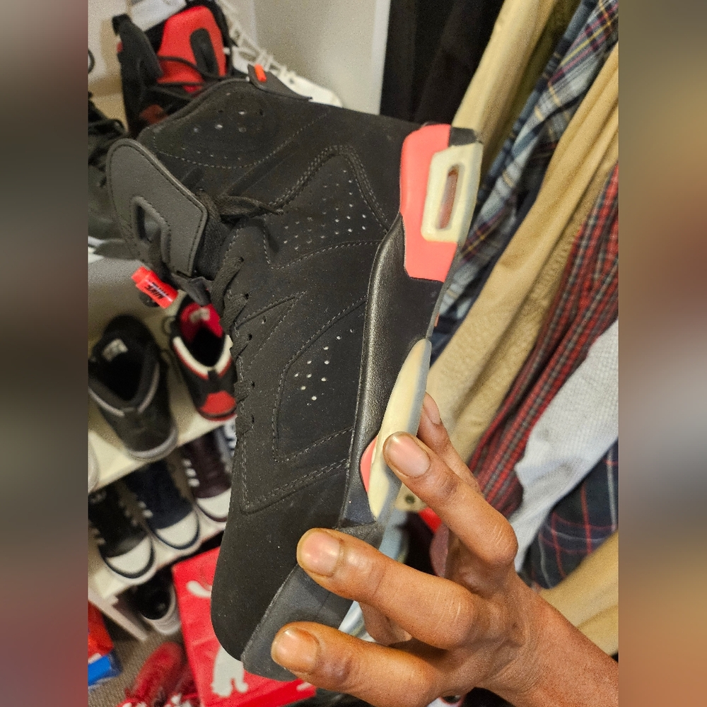 Jordan 6 - Picture 4 of 5